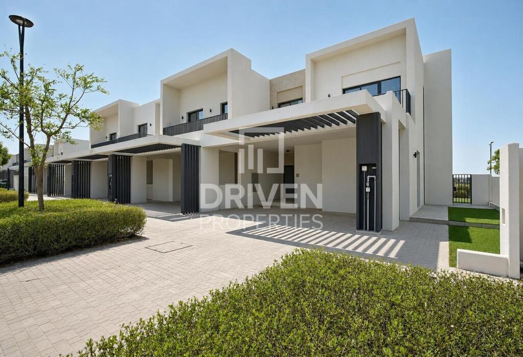 Four-bedroom single-row villa, Greenviews 1