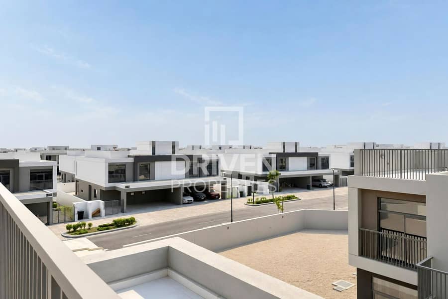 Three-bedroom single-row villa, The Pulse Beachfront